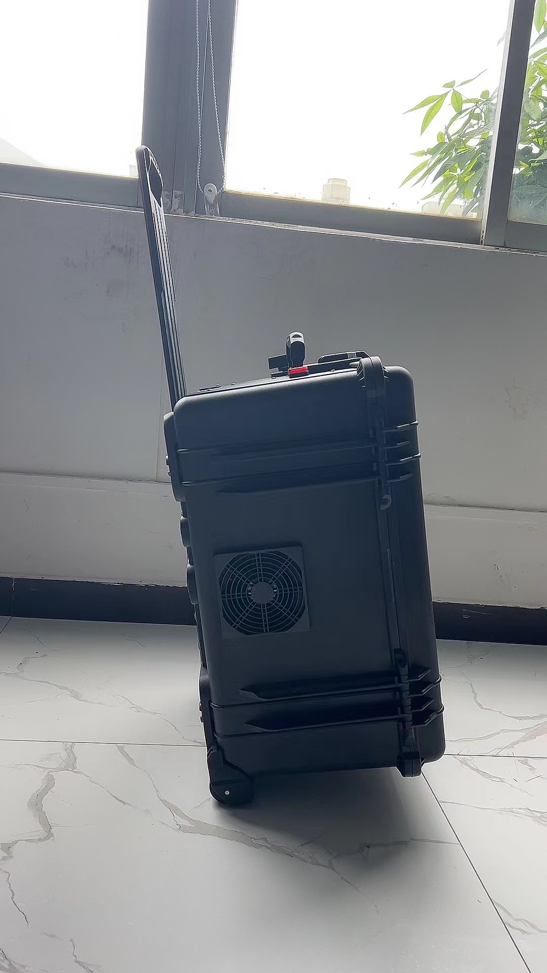 尚志手拉箱型移动通信干扰器